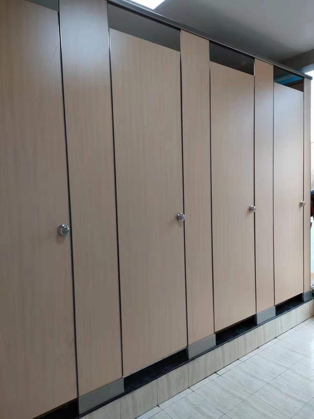 写字楼办公——男士公共卫生间