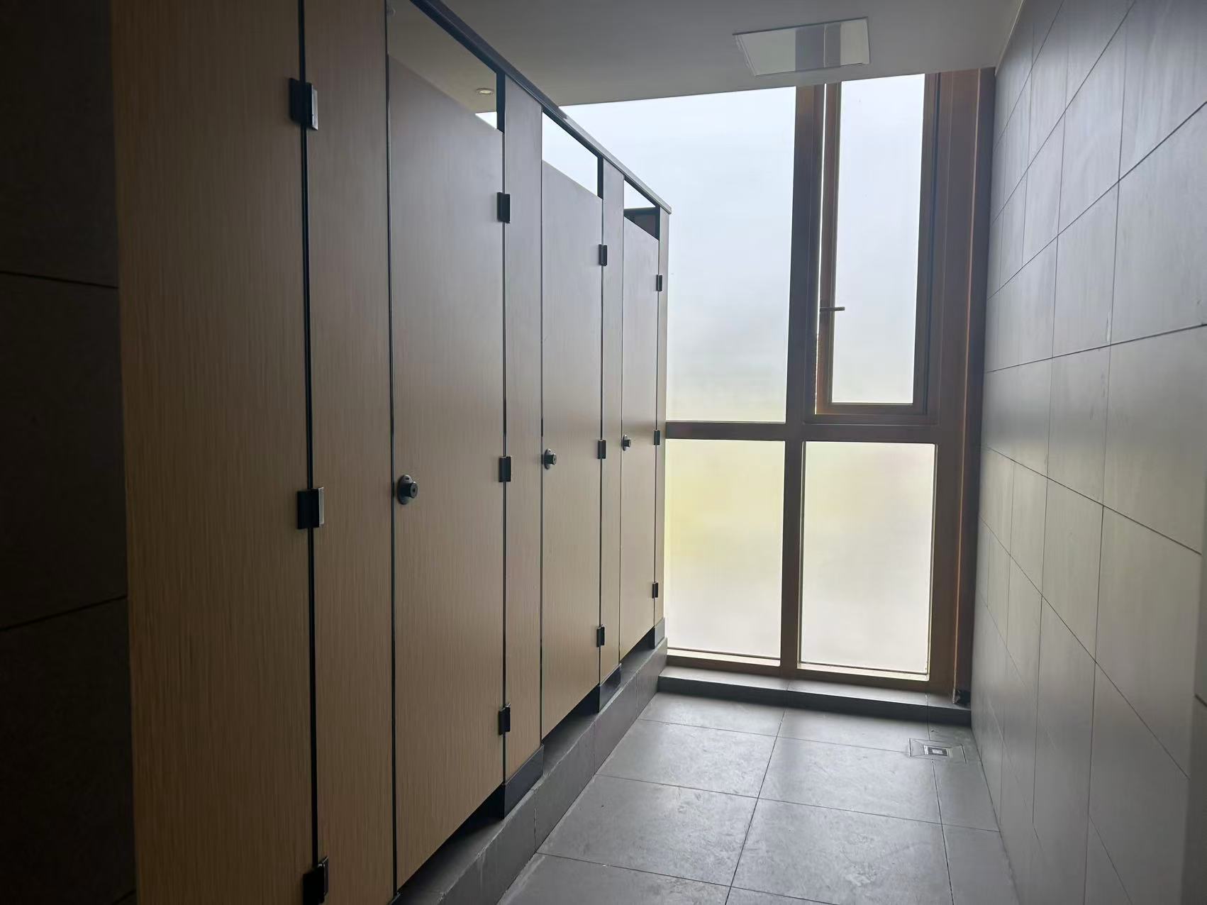 成都蝴蝶村公共卫生间隔断