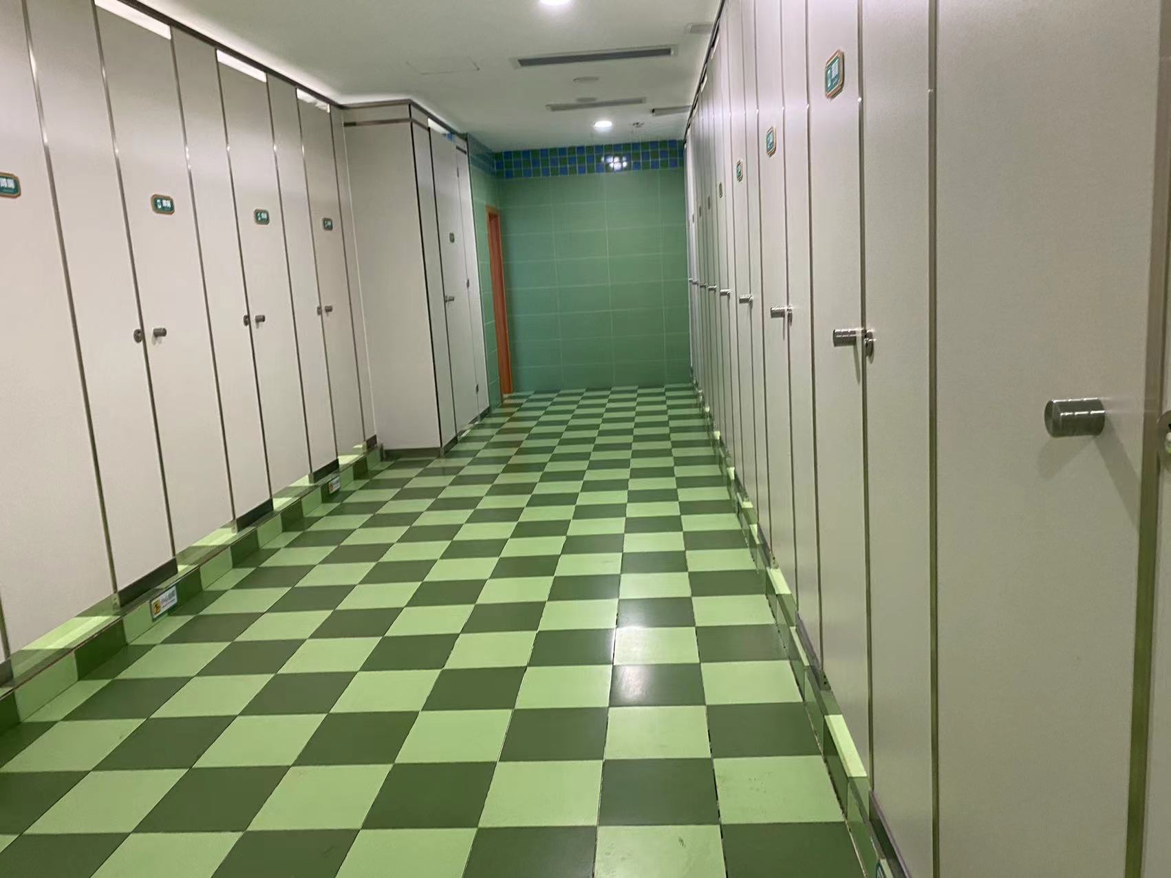 融创水世界——公共厕所隔断