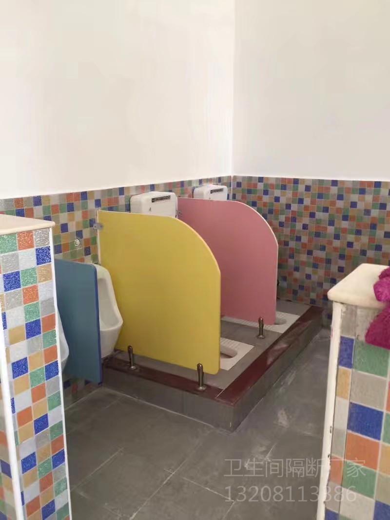 成都卫生间隔断如何选材？