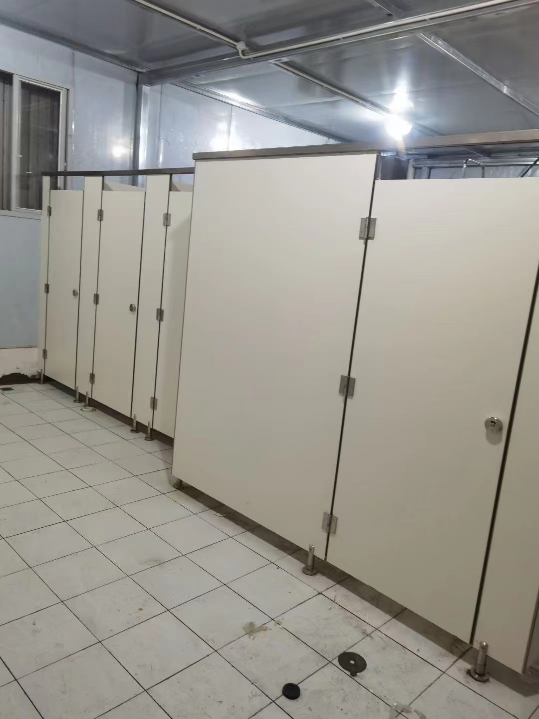 新都方舱医院大型公共厕所隔断
