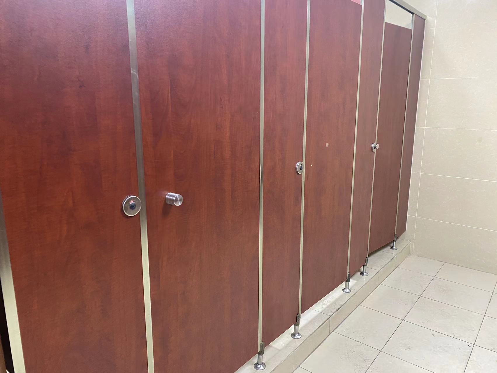 都江堰高速服务区——公共厕所隔断