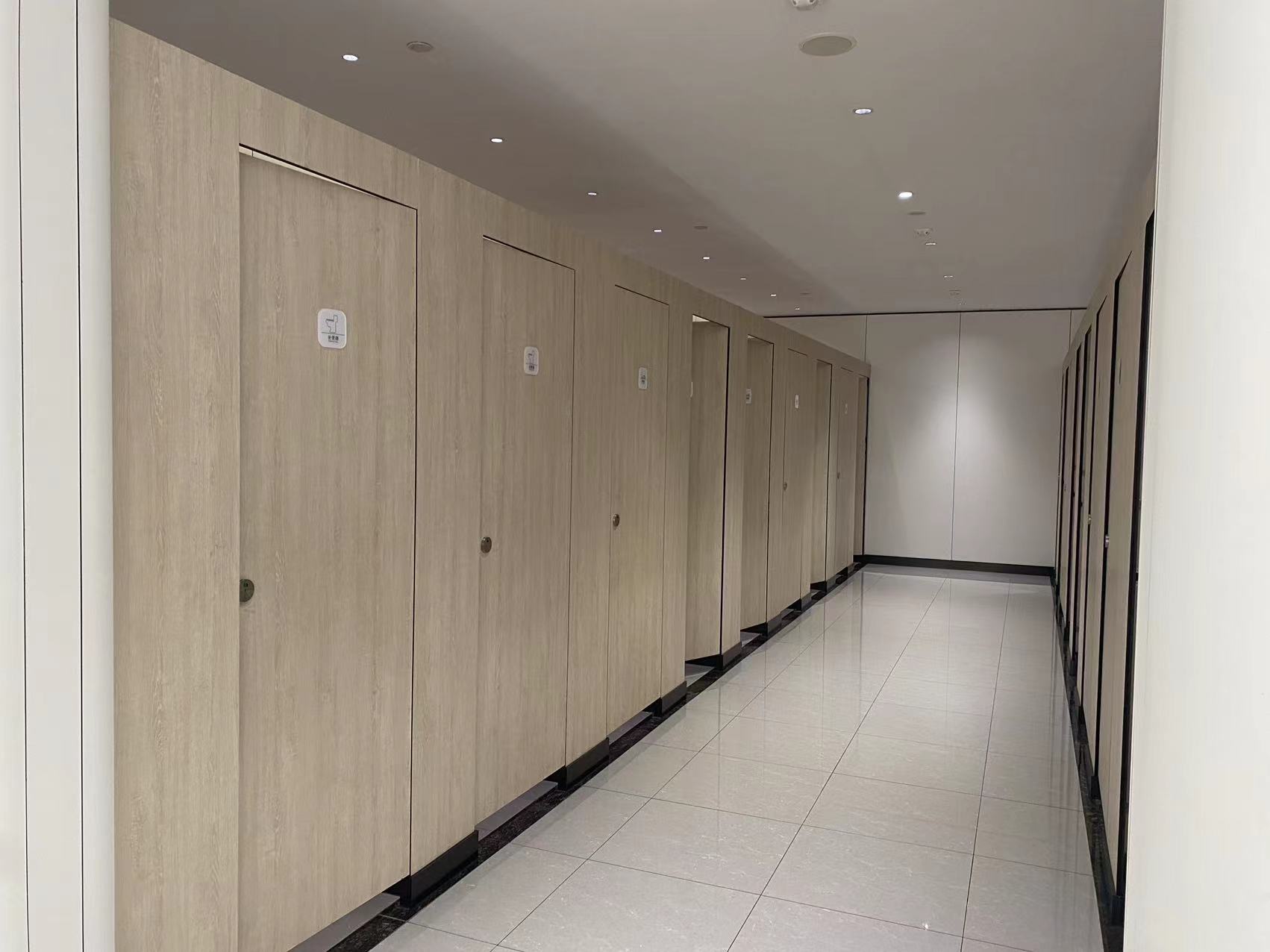 双流飞机场公共卫生间隔断