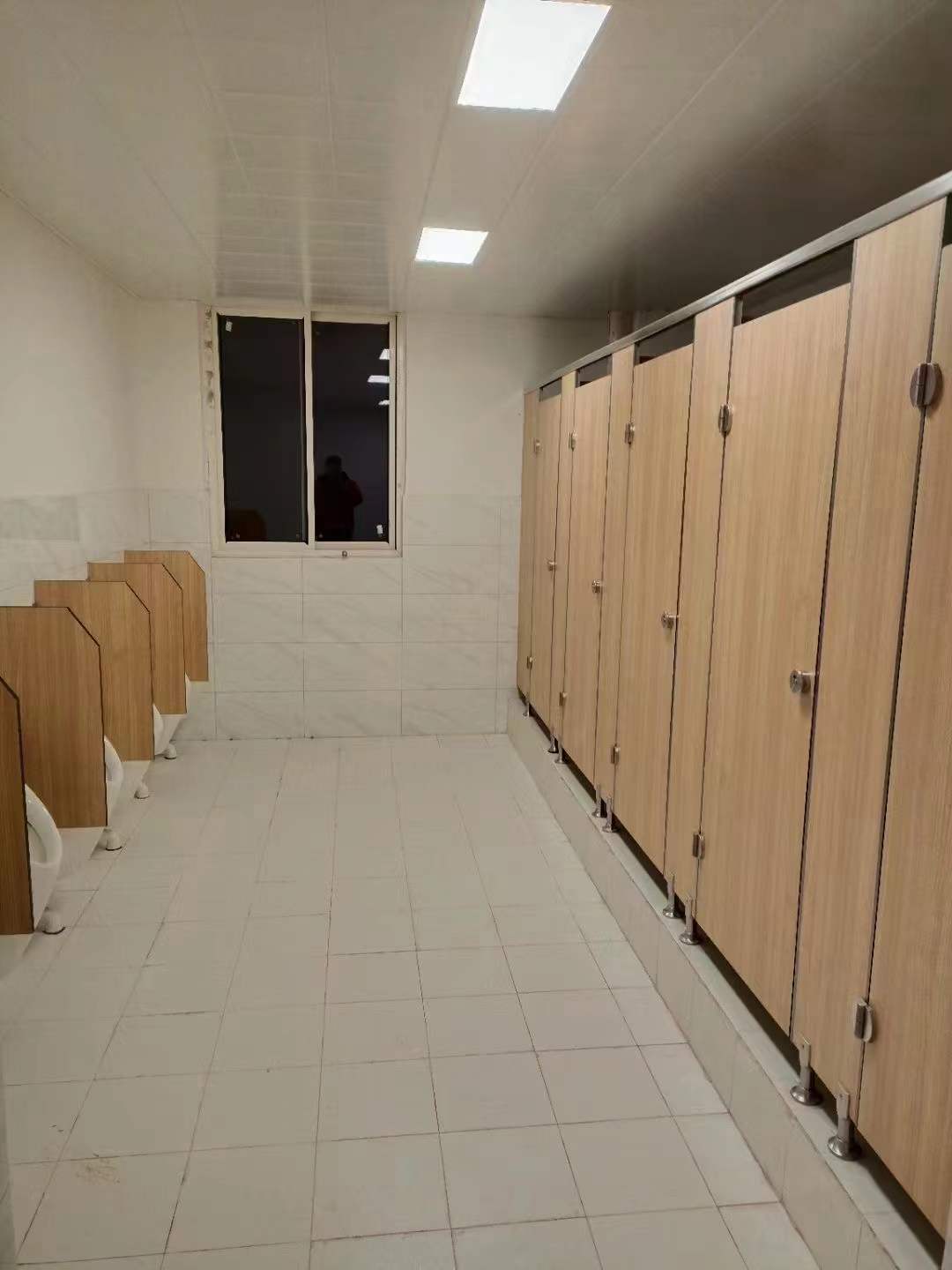 公交车站公共卫生间