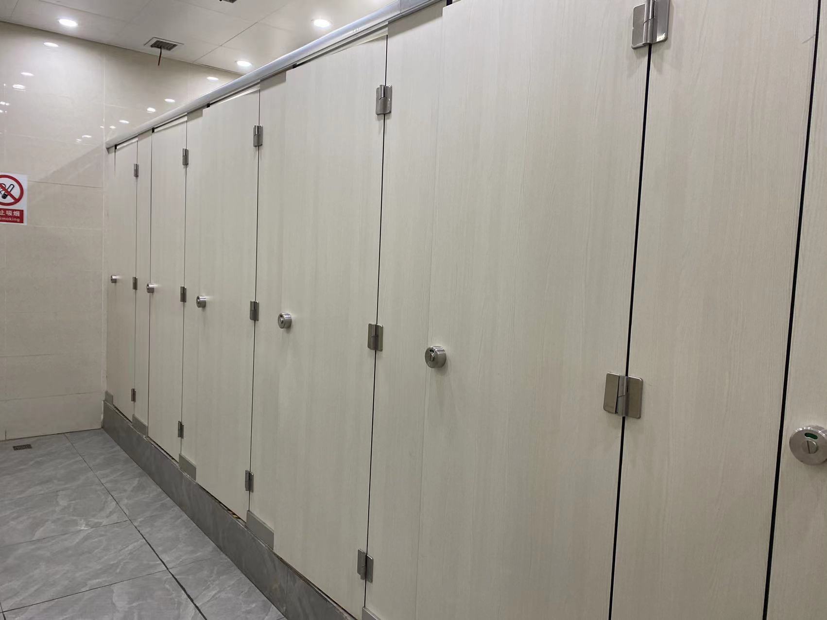 西昌卫星办公楼厕所隔断