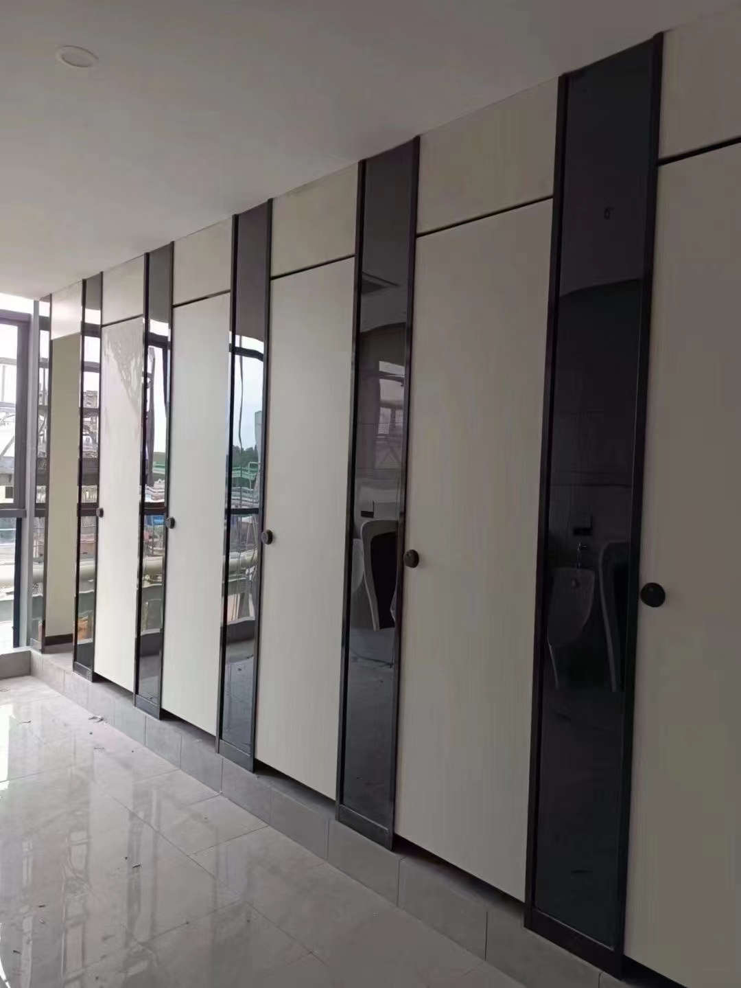 男士卫生间隔断