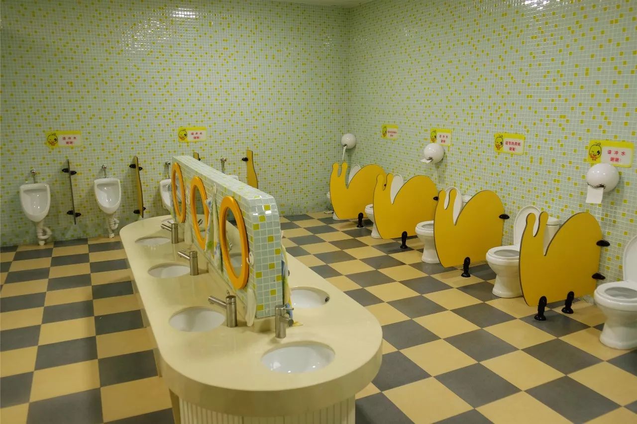 定制学校公共卫生间隔断