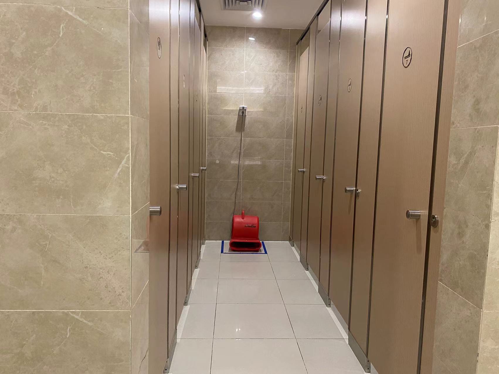 都江堰万达商场公共厕所隔断