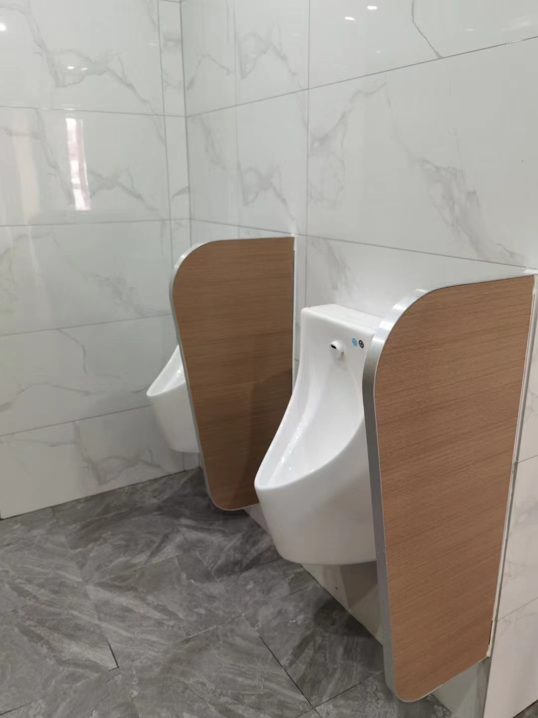 温江光华新城 男士厕所隔断