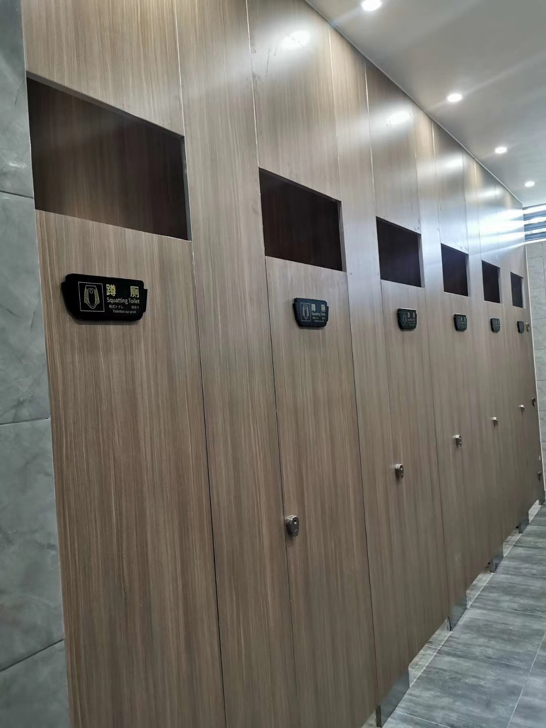 三星堆博物馆卫生间隔断改造完工