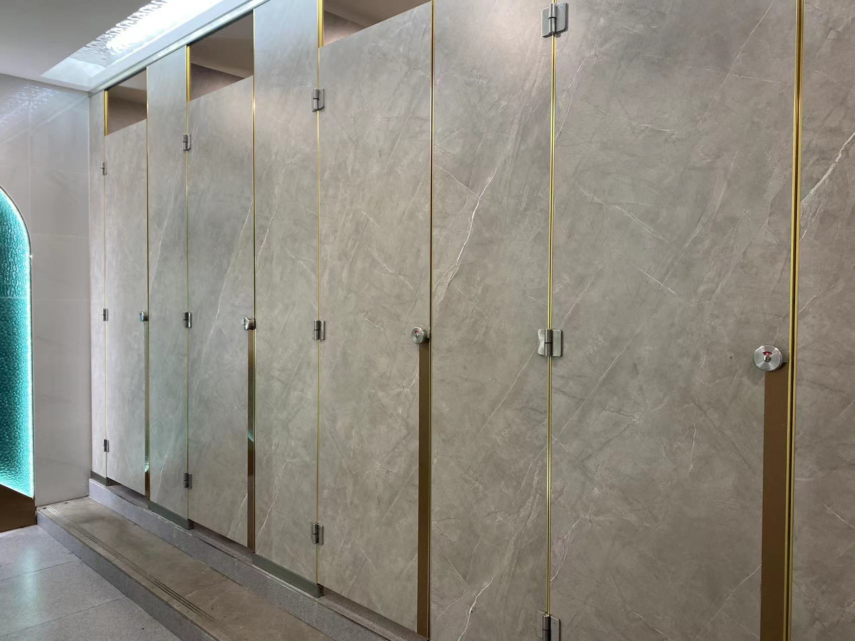 龙湖商场公共卫生间隔断