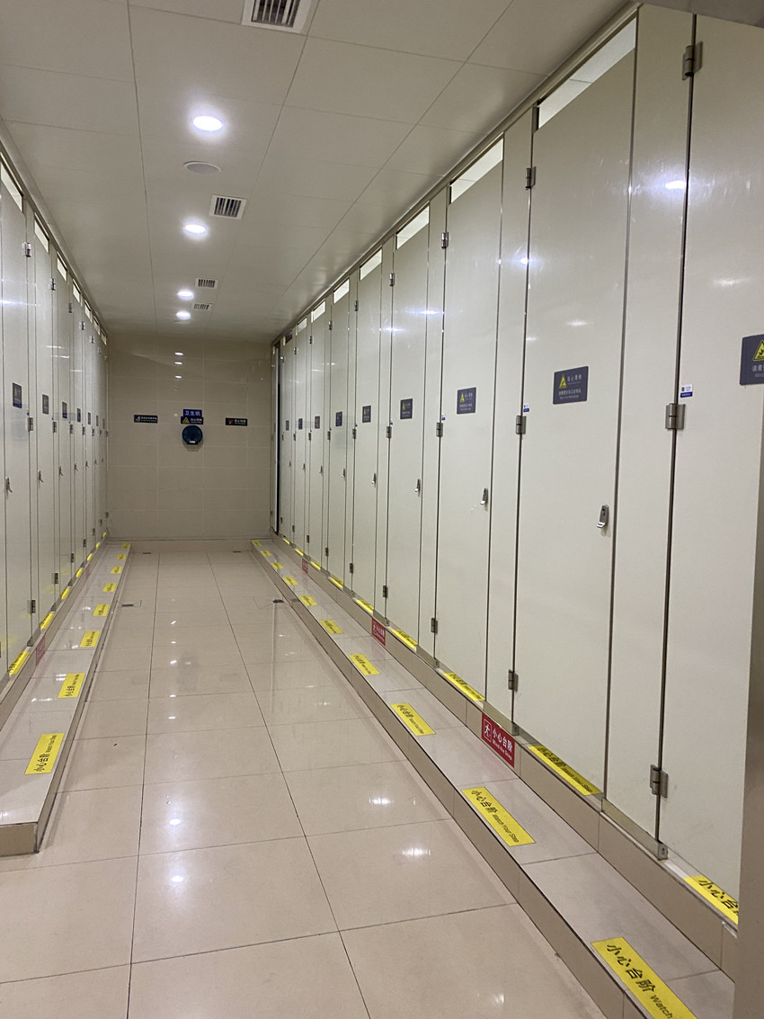 火车站卫生间隔断