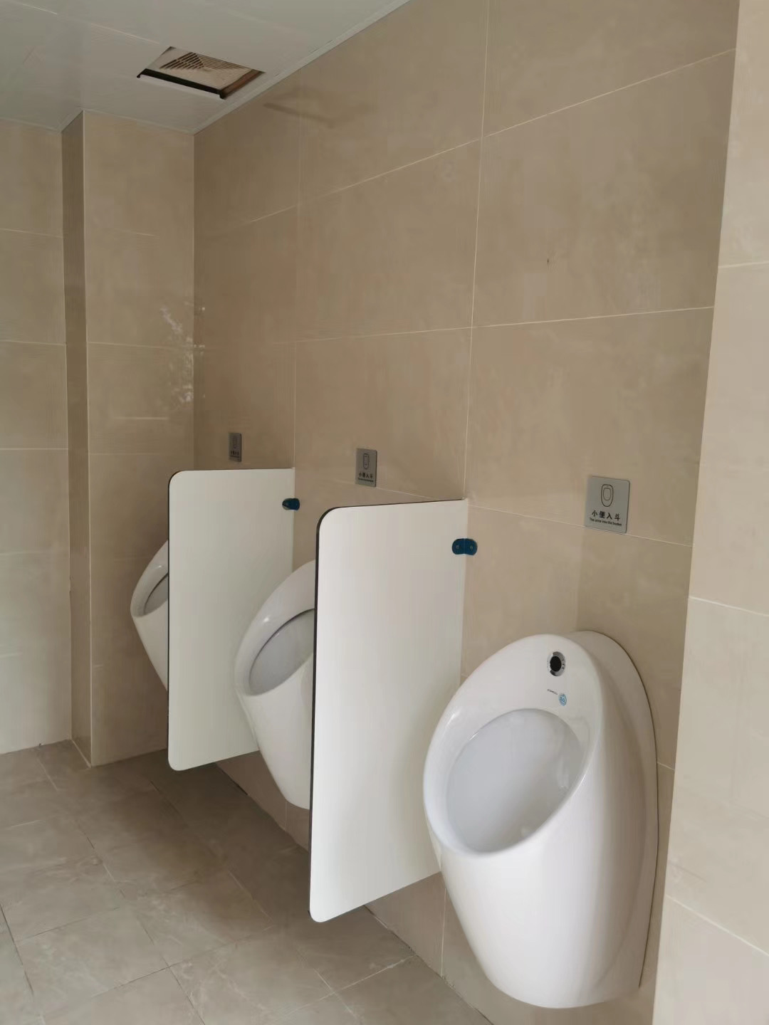 雅之洁最新商场卫生间隔断