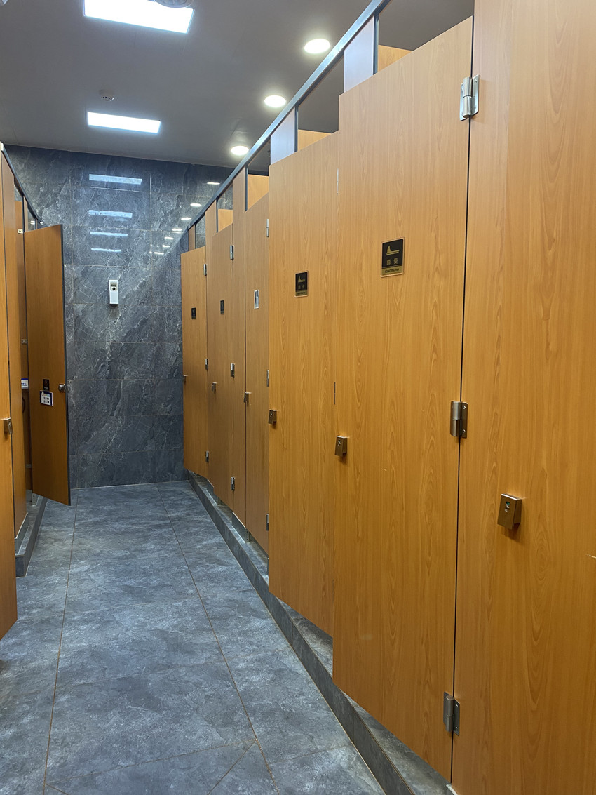 文化宫厕所隔断