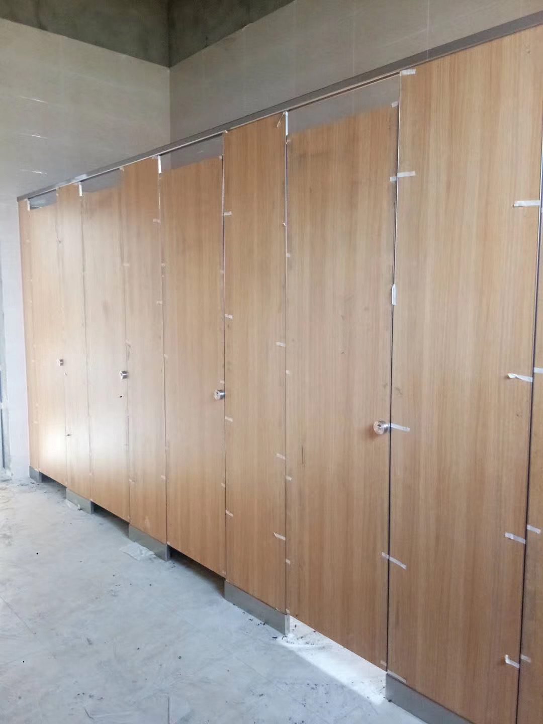 成都绕城绿化工程卫生间隔断安装