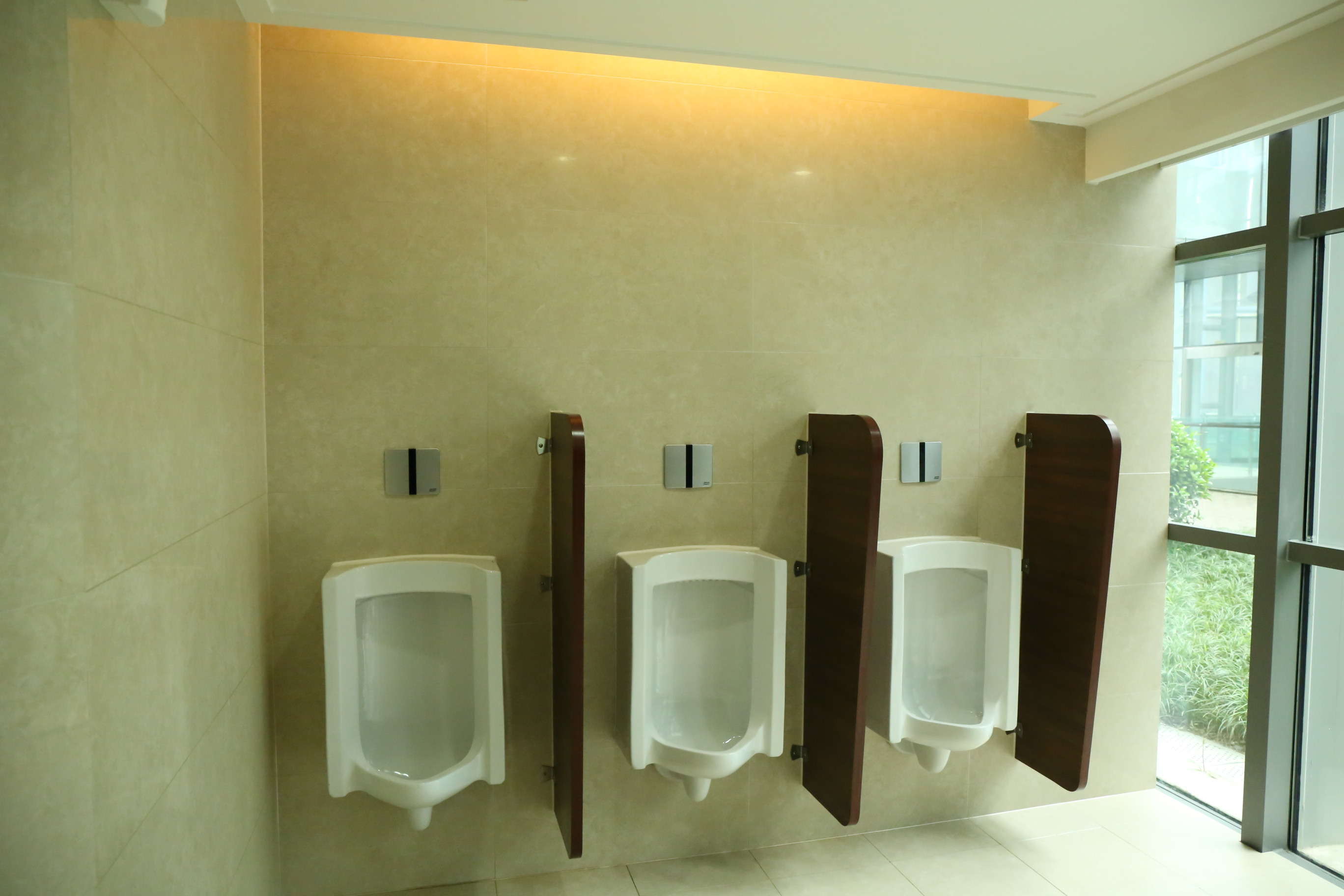 四川铝蜂窝板卫生间隔断的制作方法