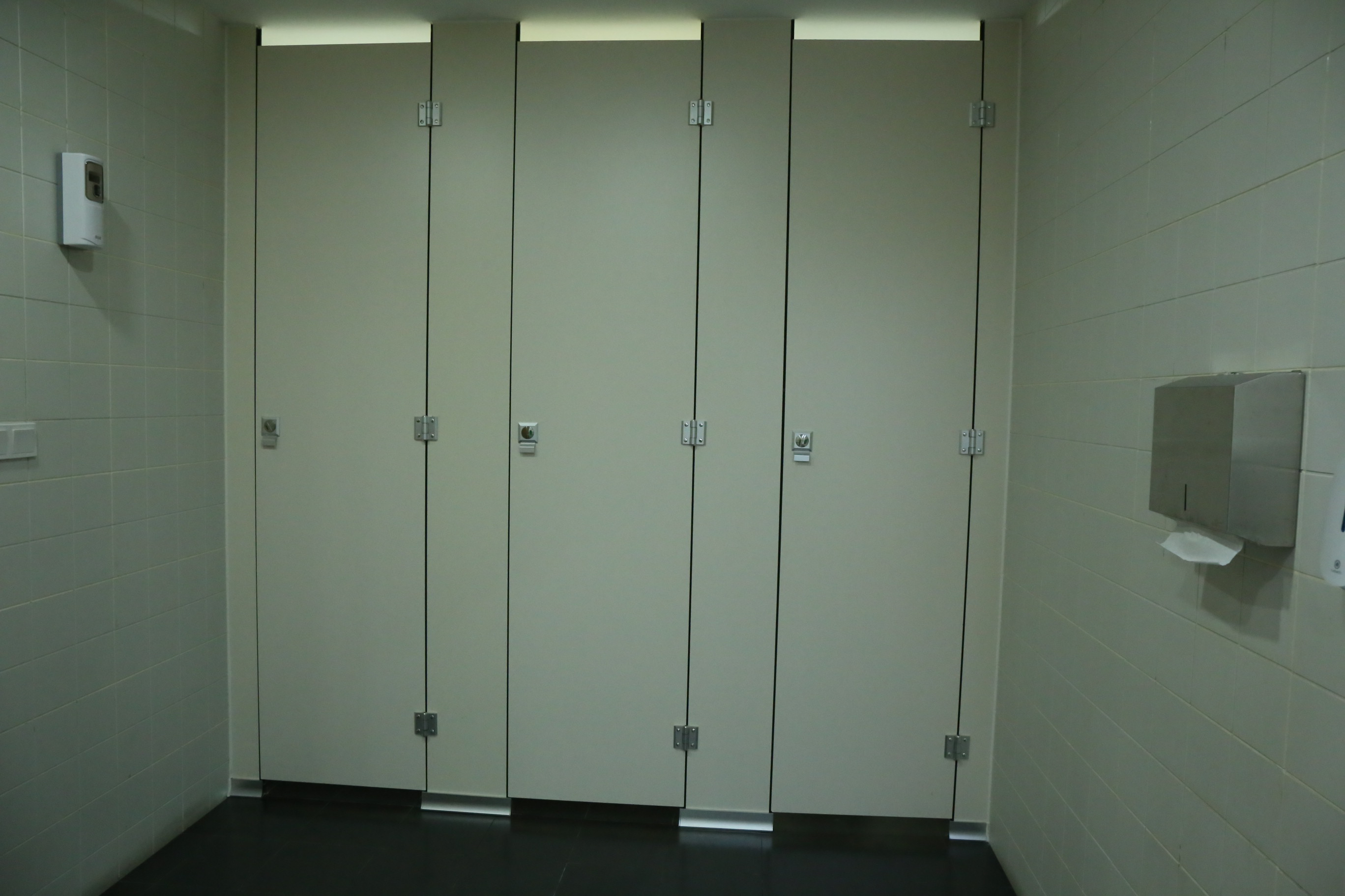 成都朝阳湖地铁站卫生间隔断