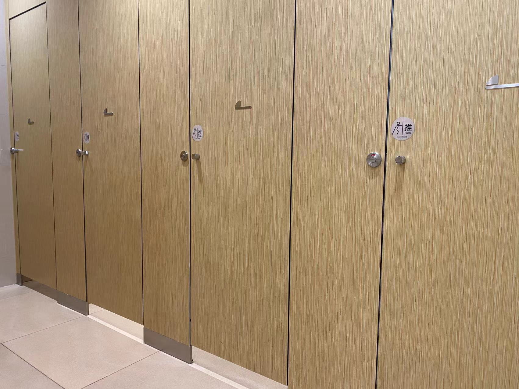 塔子山公园公共厕所隔断