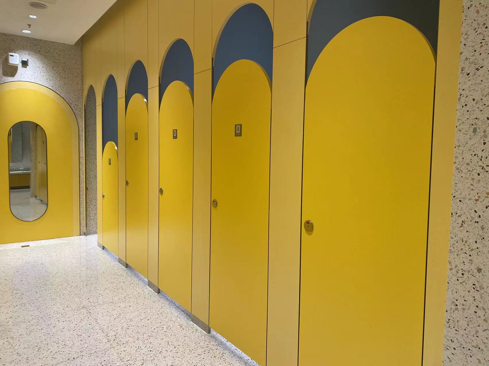 龙湖蜀新天街厕所隔断