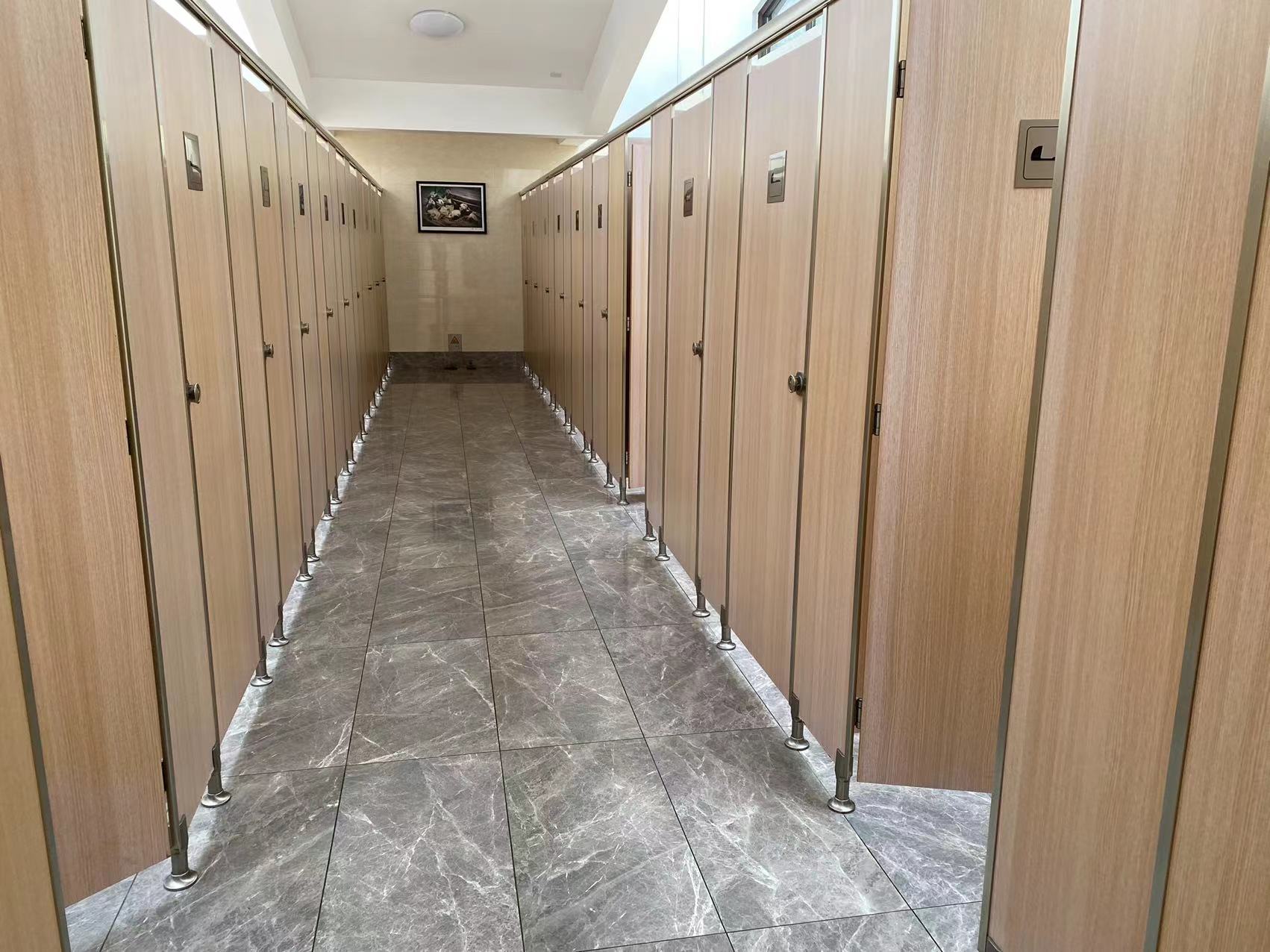 动物园公共厕所隔断