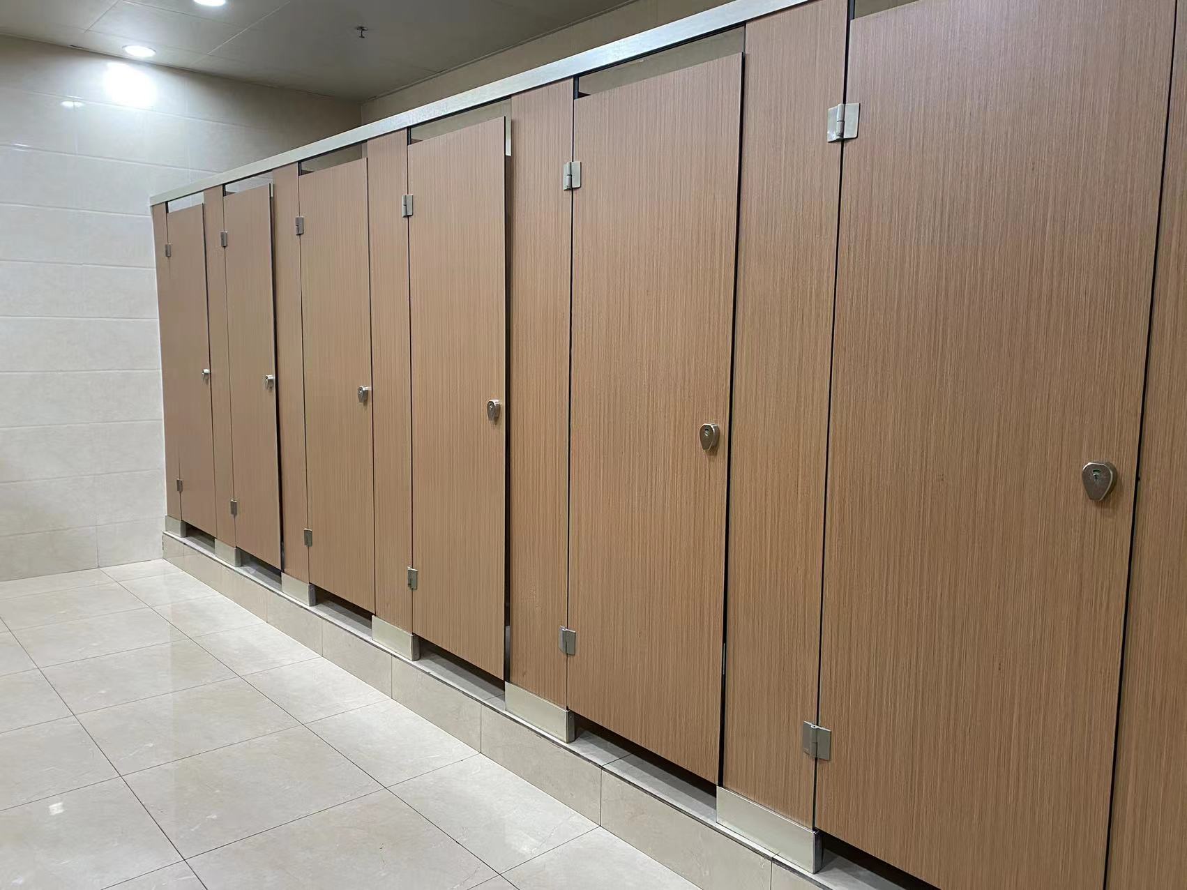 西站火车站厕所隔断