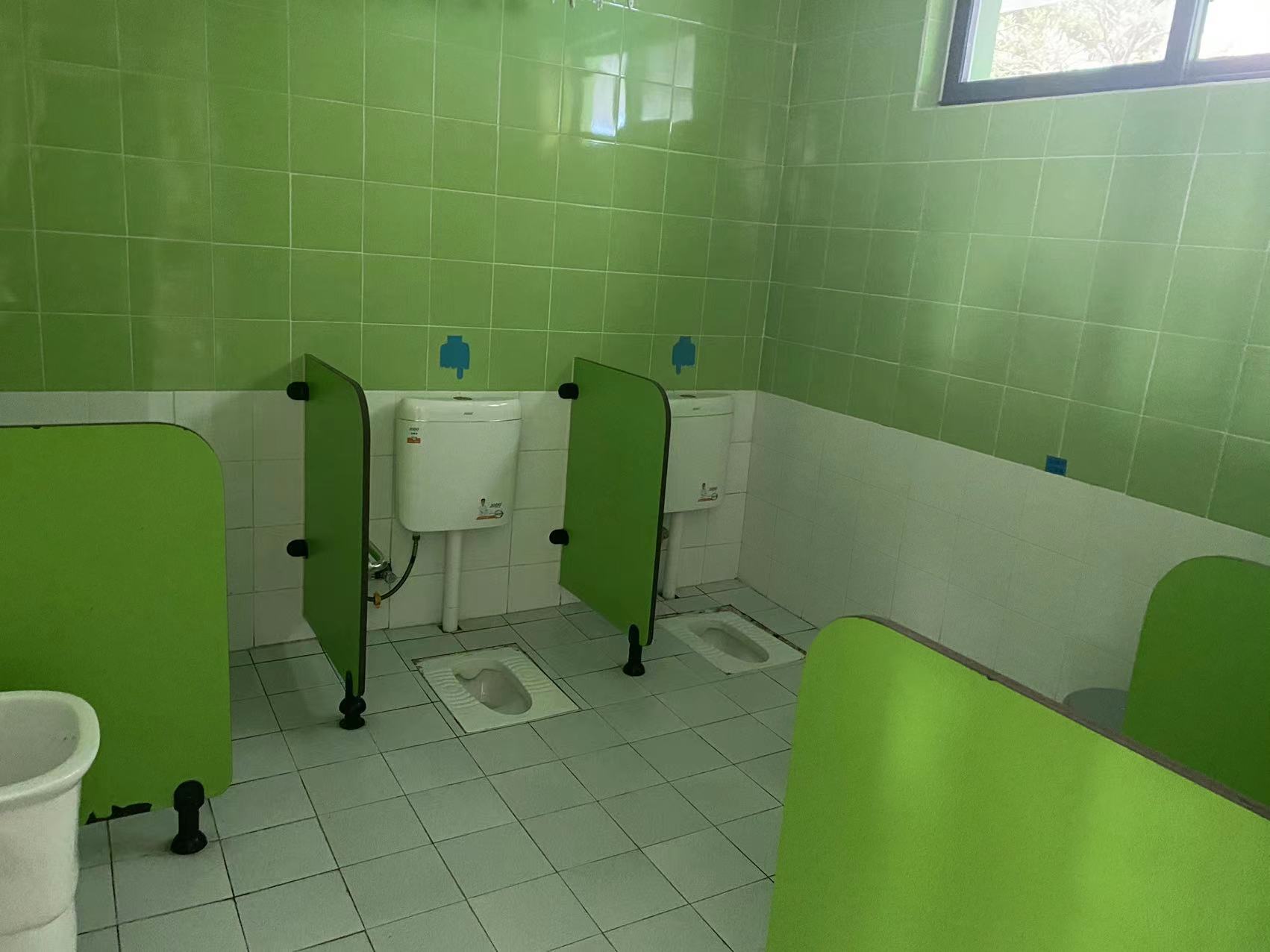 示范幼儿园公共卫生间隔断