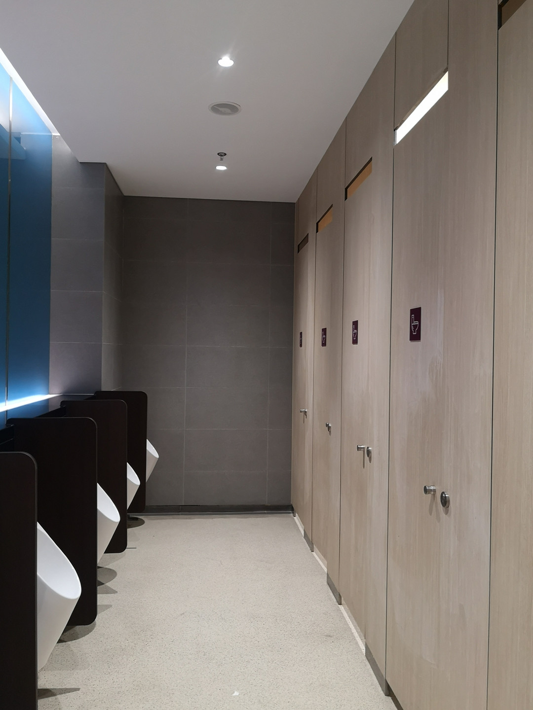 成都大型购物商场卫生间隔断