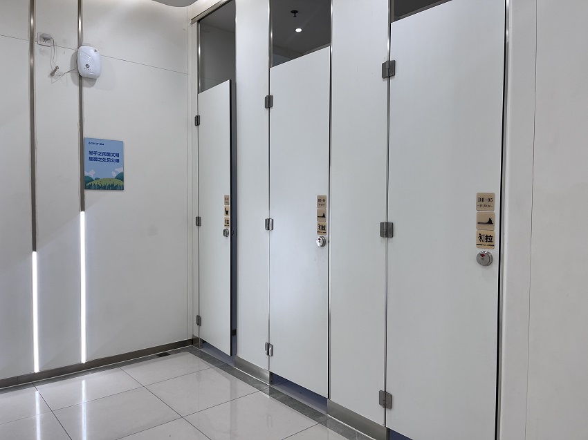 万达商场公共卫生间隔断