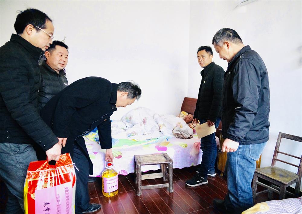 走訪慰問困難群眾