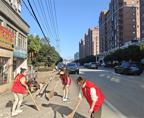 宏达路桥公司组织开展洁城活动以实际行动美化城市环境