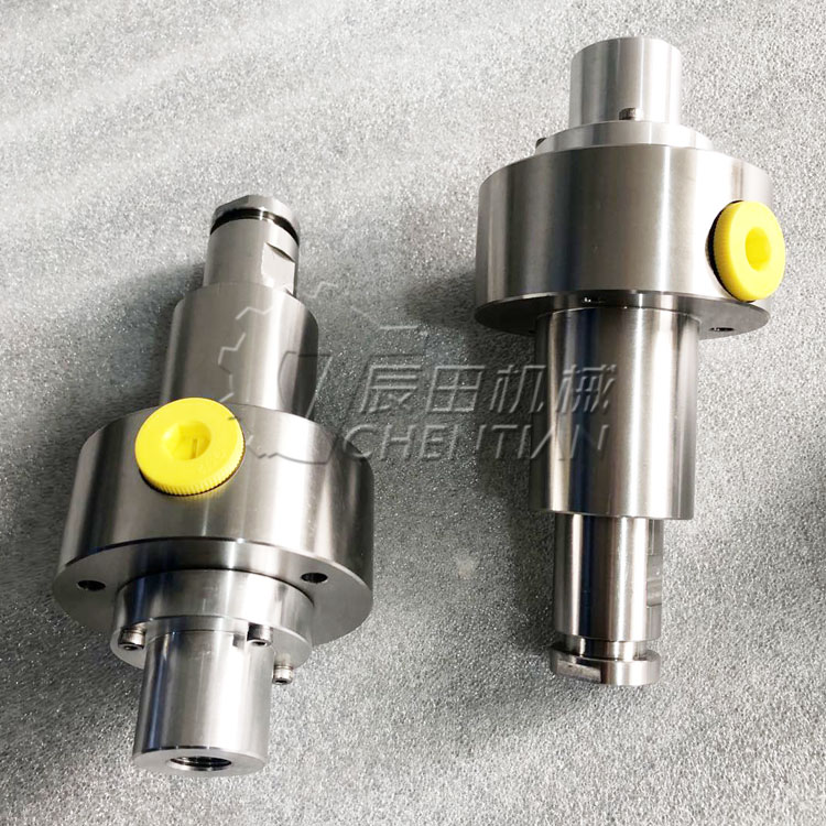 主轴套刀杆旋转接头