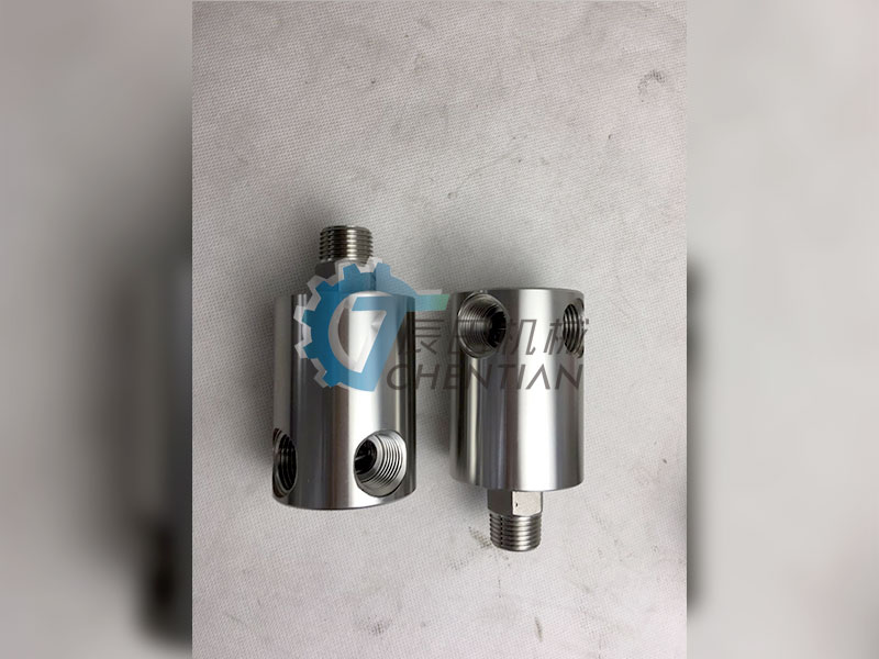 一进四出旋转接头