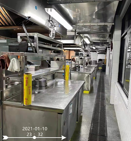 例行檢查：操作臺覆膜