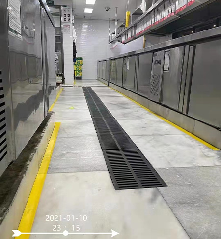 例行檢查：地面干凈無油漬