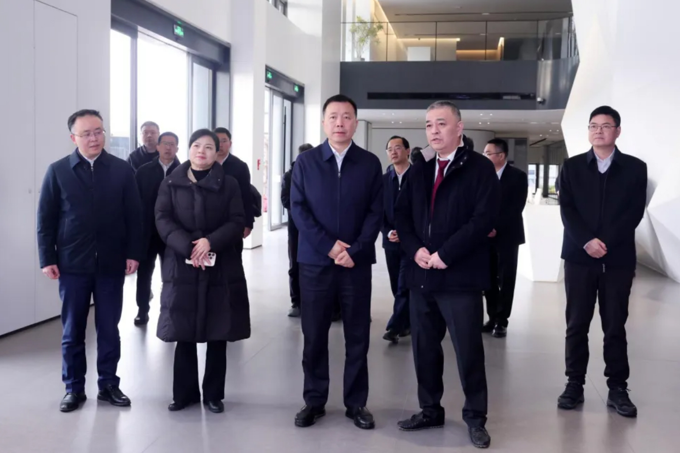 省委常委、温州市委书记张振丰莅临新亚电子视察指导