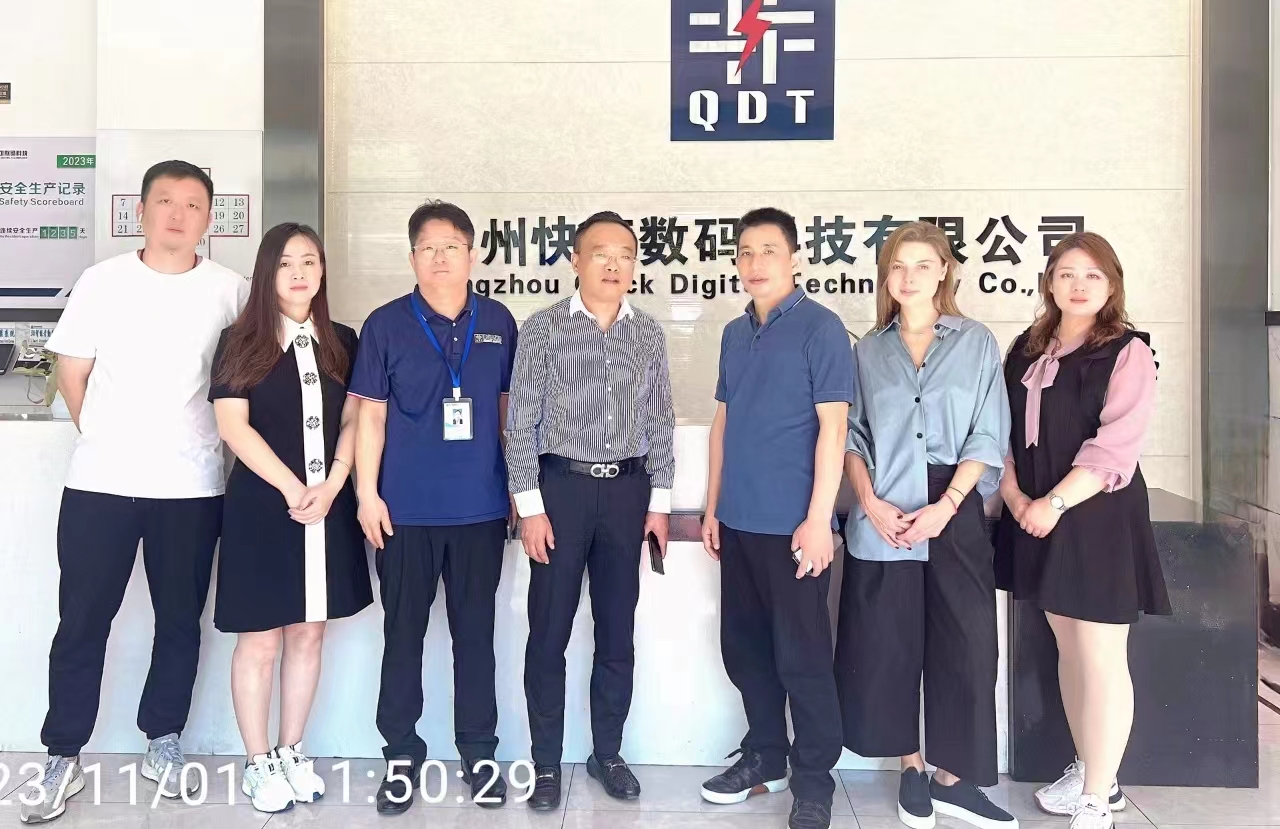 中俄时尚产业代表团访问快可数码工厂，共谋未来合作