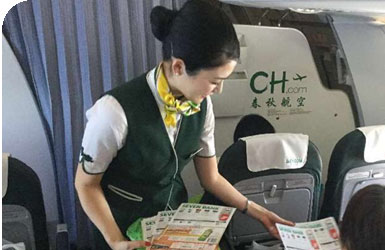 飞机客舱内单页发放