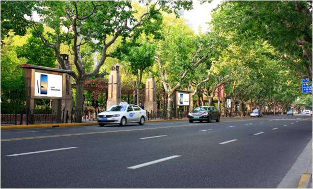 上海淮海中路汾阳路两侧落地内打光灯箱广告