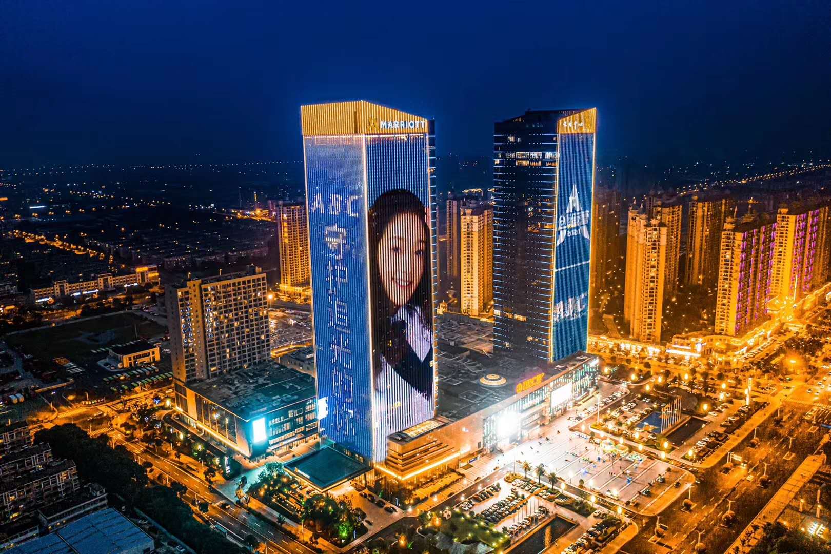 苏州双子塔大屏苏州万达楼体LED屏