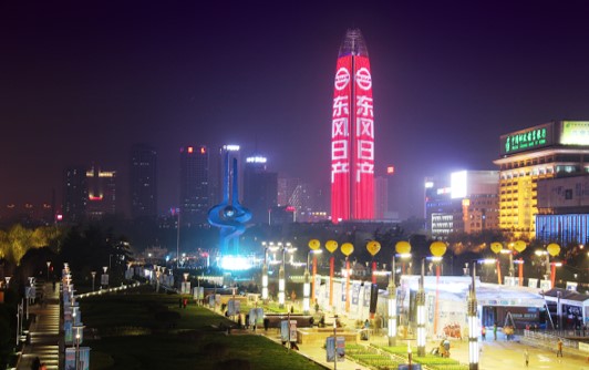 山东济南绿地中心楼体LED屏灯光秀