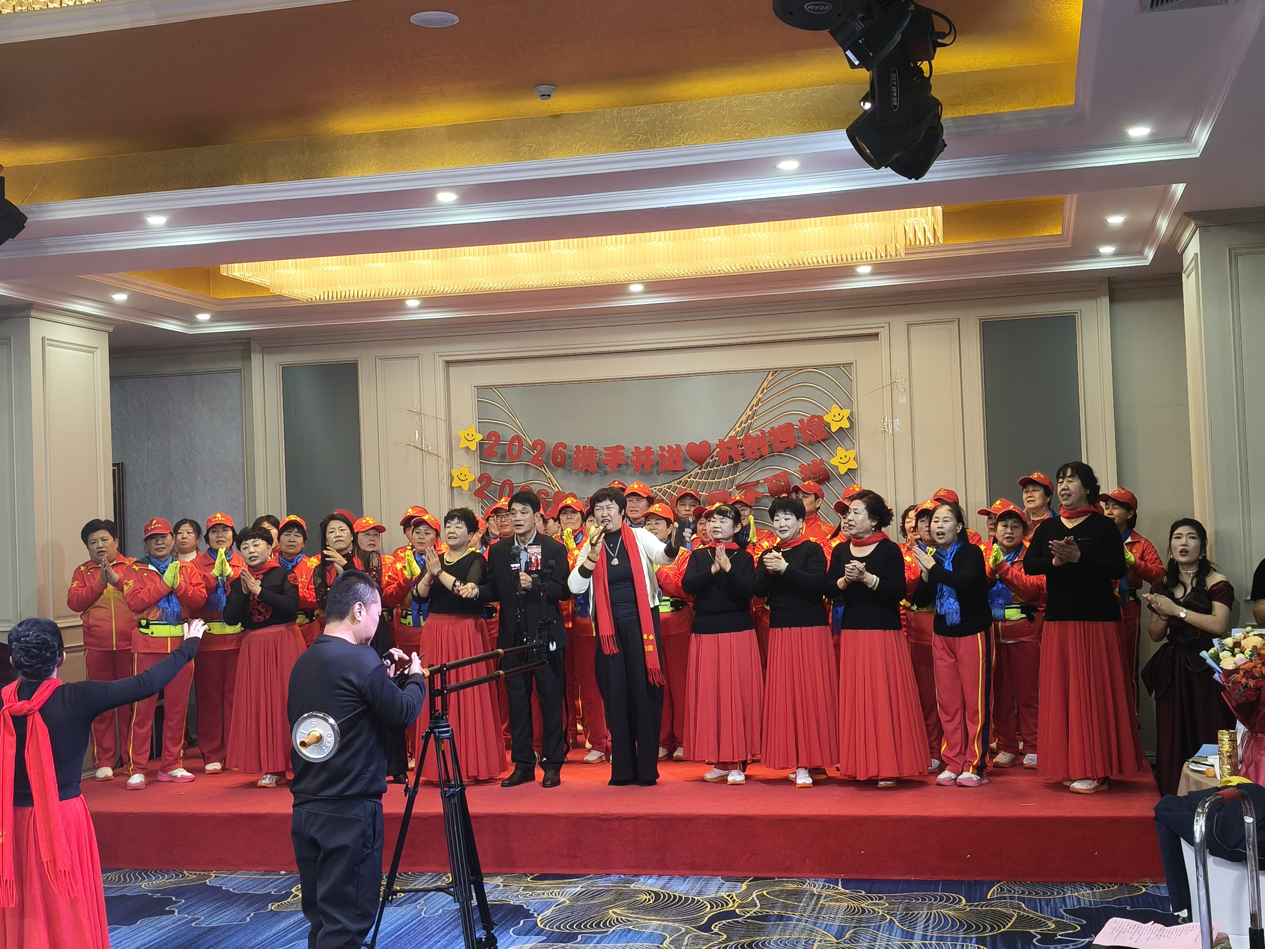 祝健步方队二队元旦欢庆联欢文艺演出圆满成功