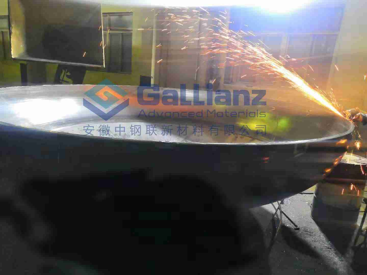 中钢联热轧复合304+Q345R 2+20复合板冷旋压4200封头顺利交付