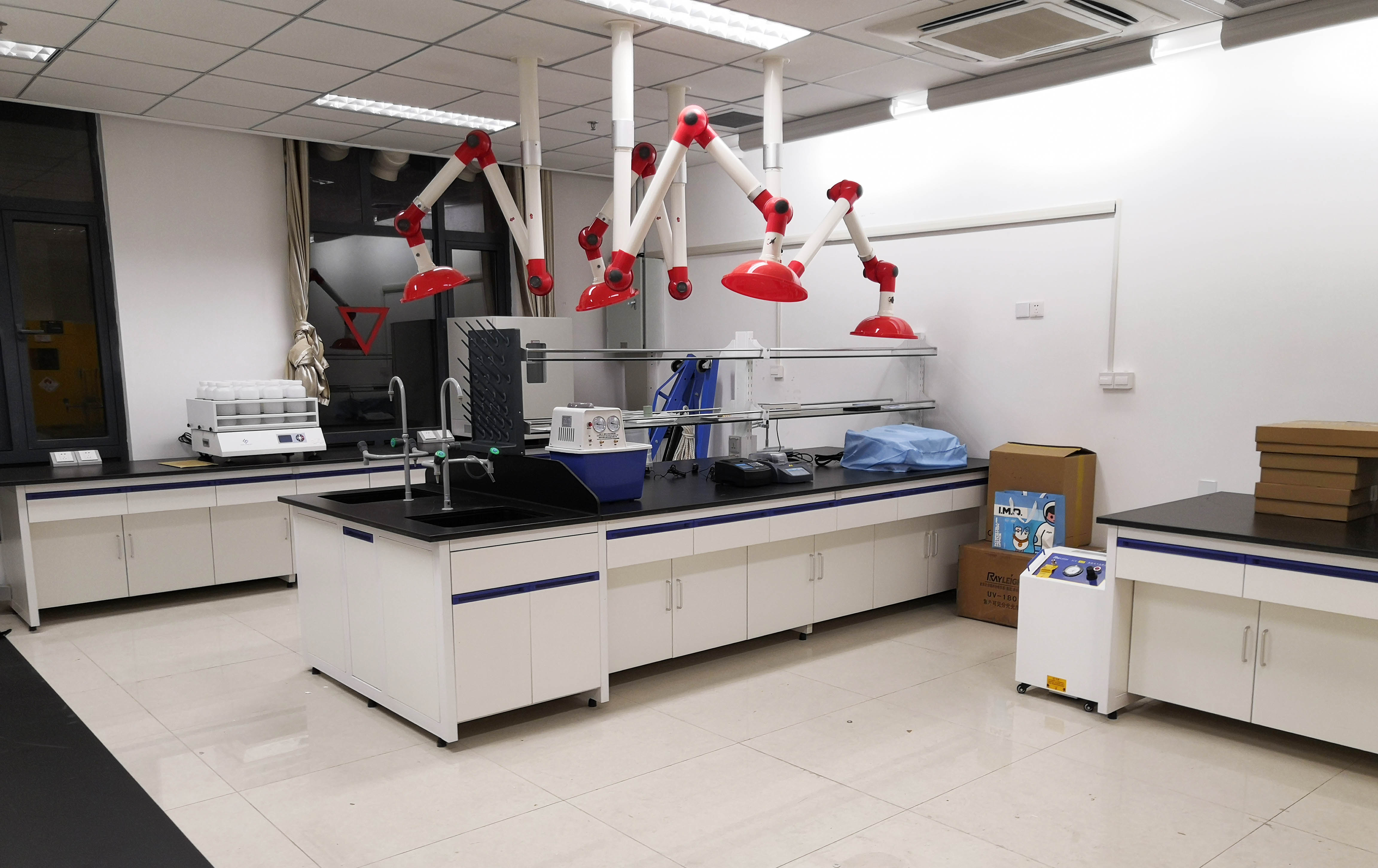 <span><span style="font-family:Microsoft YaHei;font-size:14px;">南京信息工程大学</span><span style="font-family:Microsoft YaHei;font-size:14px;">滨江学院生物实验室</span></span>