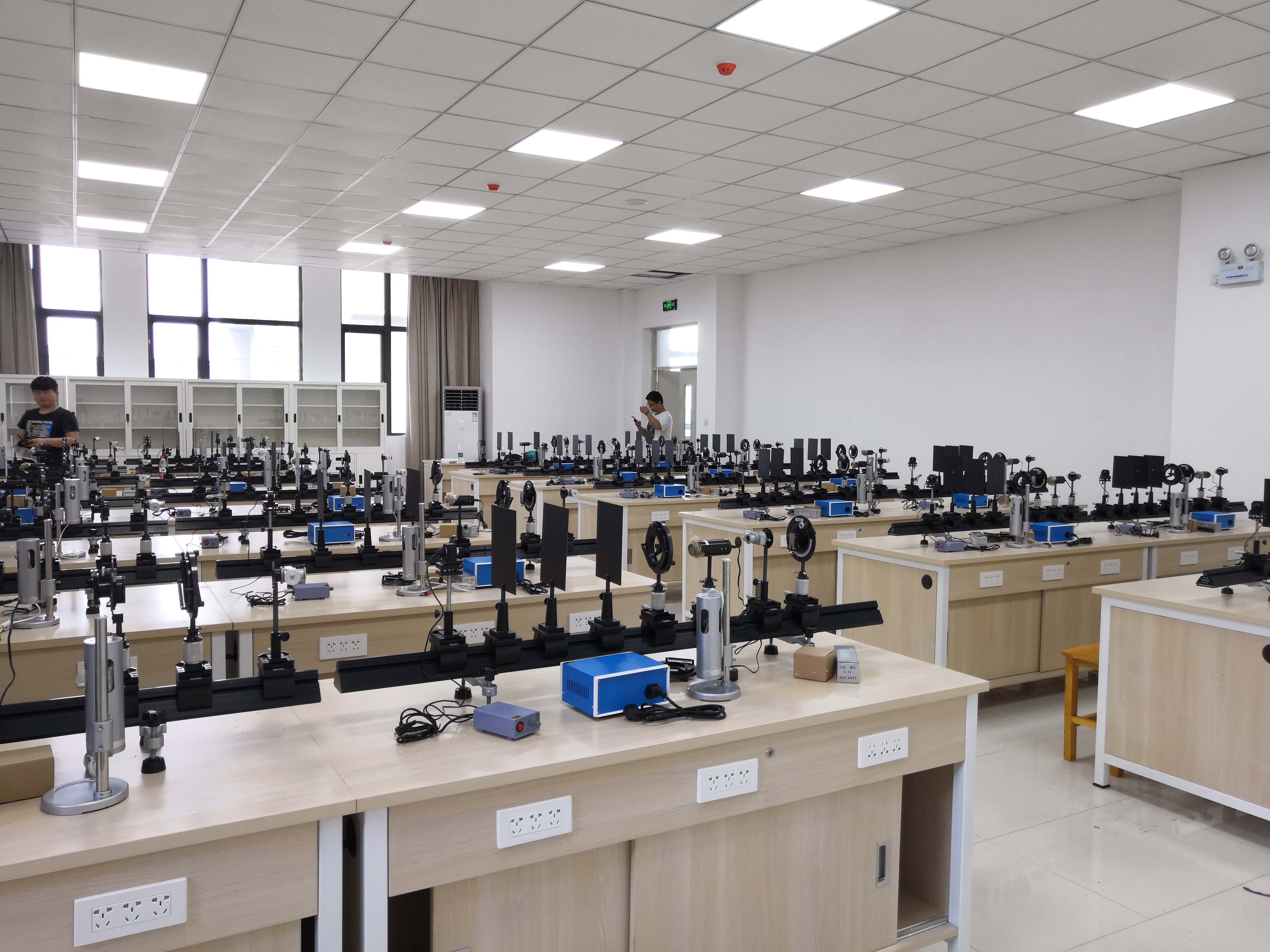 <span style="font-family:Microsoft YaHei;"><span style="font-family:Microsoft YaHei;">南京师范大学</span><span style="font-family:Microsoft YaHei;"><span style="font-family:Microsoft YaHei;">中北学院光学实验室</span></span></span>