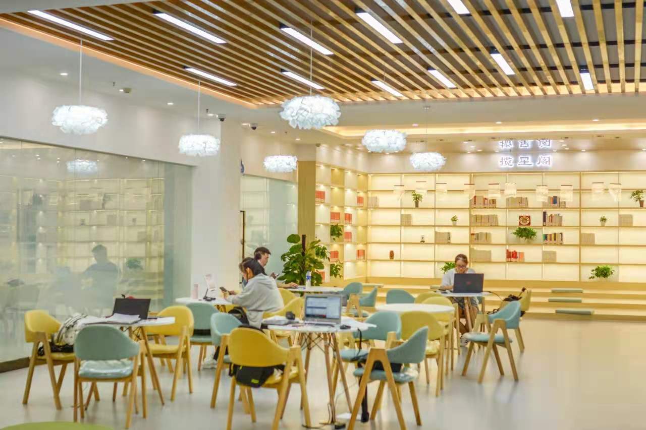 <span style="font-family:Microsoft YaHei;font-size:14px;">南京信息工程大学图书馆IC空间</span>