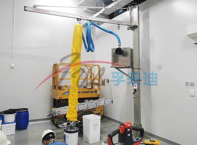 化工塑料桶吸吊搬运设备