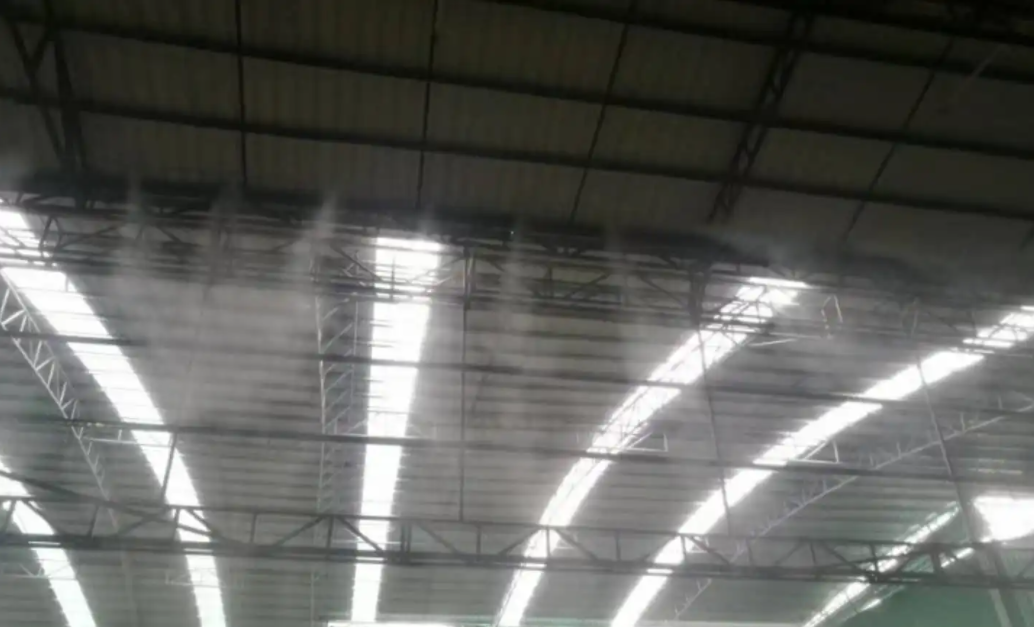 噴霧降塵，是食用菌生產(chǎn)中常用的一種環(huán)境處理