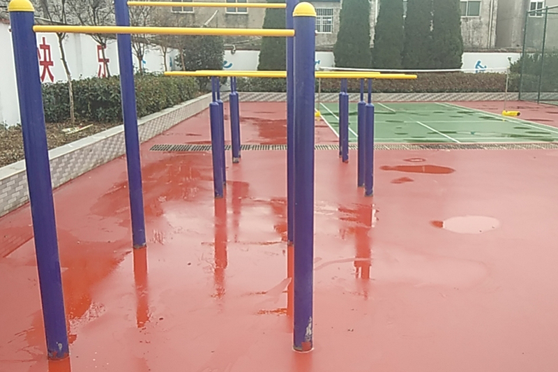 双杠训练场