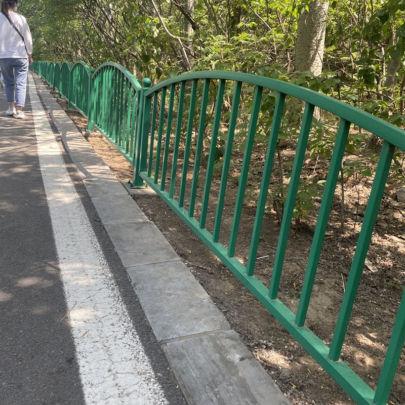 锌钢草坪护栏