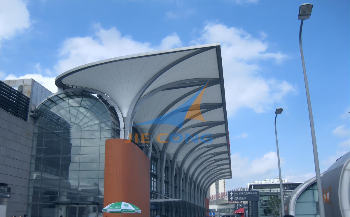 上海火车站入口